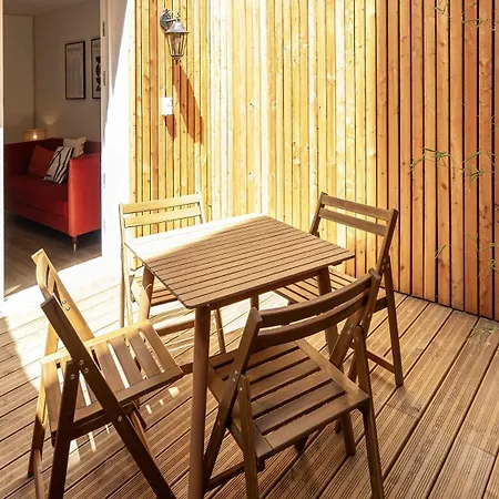 Rez-de-chaussee De La Mairie - Clim - Terrasse *